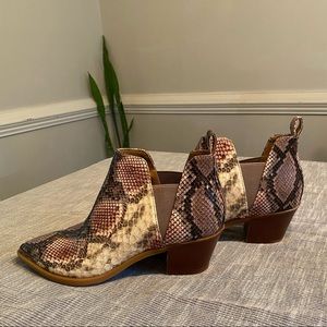 Dolce Vita 8 snake skin booties!